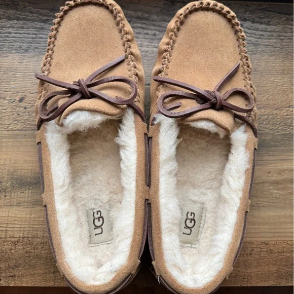 Ugg Dakota Slipper - Size 8 - Picture 3 of 6